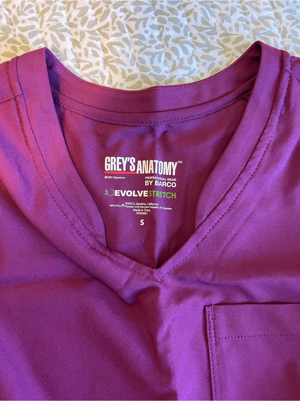 Grey’s Anatomy Small Scrub Set - Picture 2 of 3